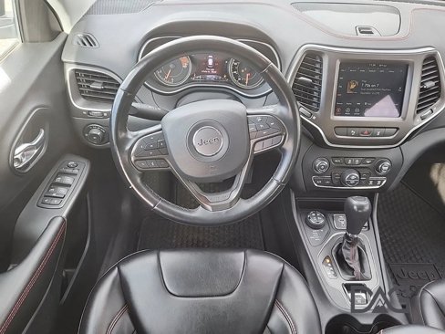 Used 2021 Jeep Cherokee Trailhawk image 19
