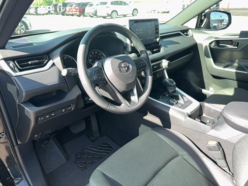Used 2022 Toyota RAV4 SE w/ Convenience Package image 14