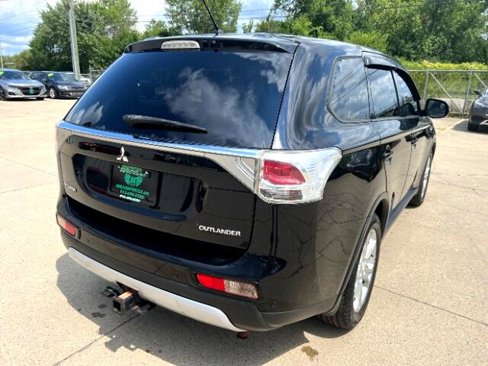 Used 2015 Mitsubishi Outlander SE image 25