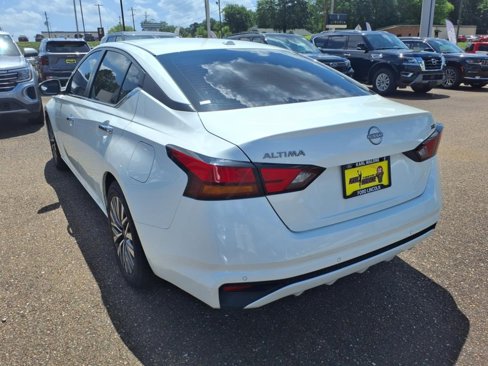 Used 2024 Nissan Altima 2.5 SV image 6
