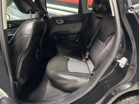 Used 2022 Jeep Compass Latitude image 14