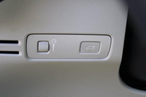 Used 2022 Volvo XC40 T5 Momentum image 17