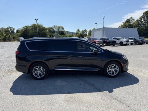 Used 2017 Chrysler Pacifica Touring-L Plus w/ Tire & Wheel Group image 5