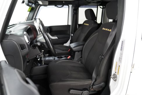 Used 2015 Jeep Wrangler Unlimited Sahara w/ Connectivity Group image 4