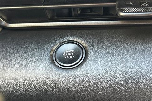 Certified 2025 Hyundai Elantra Sport image 22