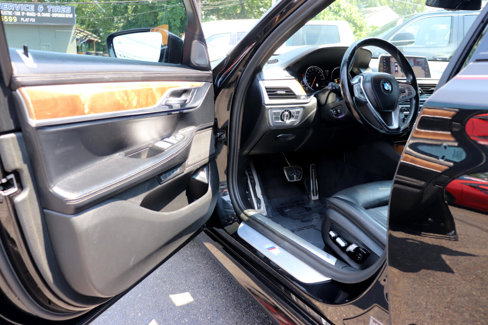 Used 2018 BMW 740i xDrive image 10