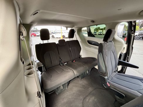 Used 2017 Chrysler Pacifica LX image 14