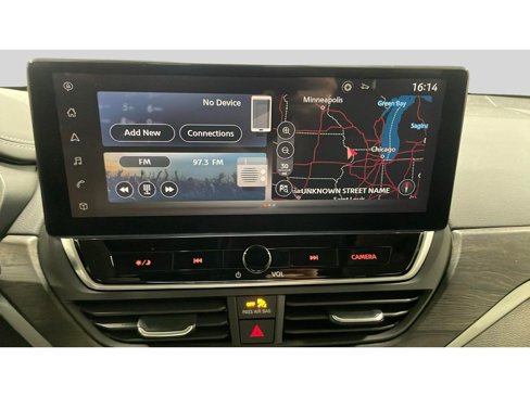Used 2024 Nissan Altima 2.5 SV w/ SV Premium Package image 12