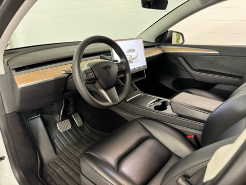 Used 2023 Tesla Model Y AWD image 11