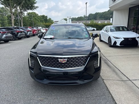 Used 2024 Cadillac XT4 Premium Luxury image 3