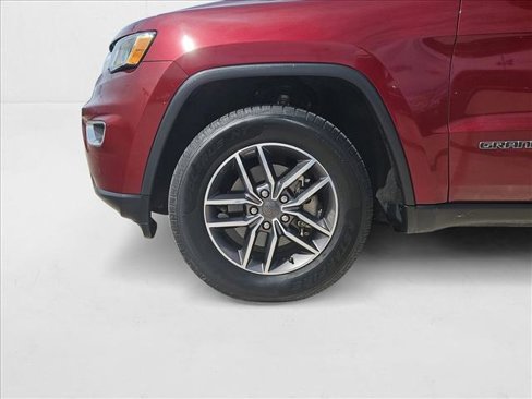 Used 2020 Jeep Grand Cherokee Laredo w/ Security & Convenience Group image 24