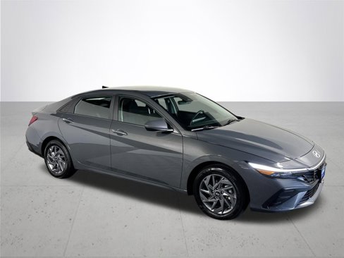 Used 2024 Hyundai Elantra Blue image 4