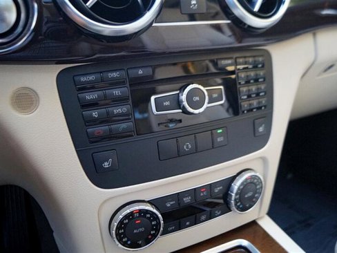 Used 2015 Mercedes-Benz GLK 350 4MATIC image 19