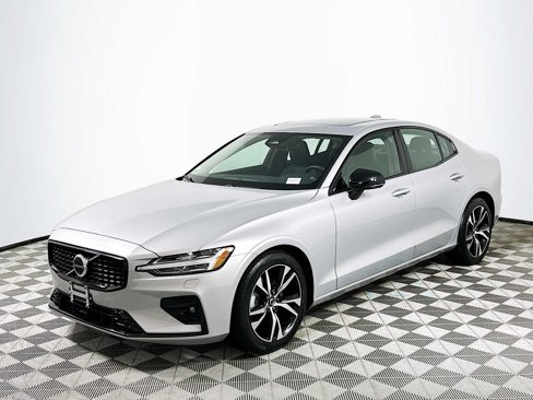 Certified 2025 Volvo S60 B5 Core image 3