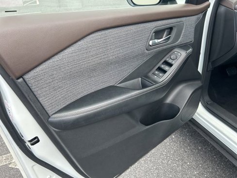 Used 2023 Nissan Rogue SV image 13