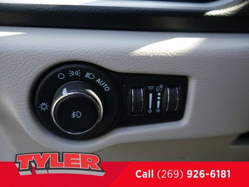 Used 2023 Chrysler Pacifica Touring-L image 25
