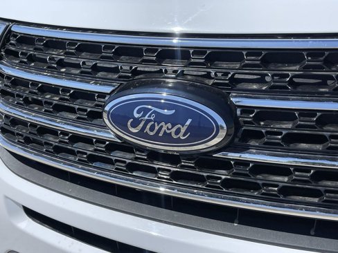Used 2020 Ford Explorer XLT image 29
