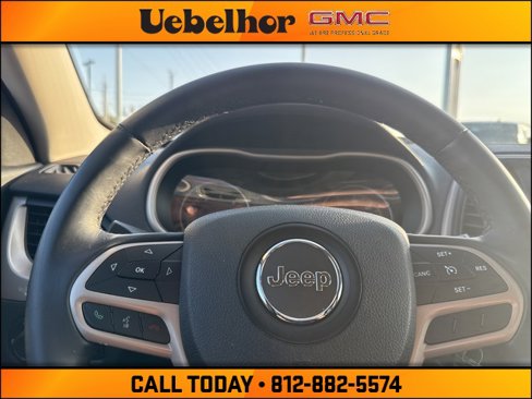 Used 2017 Jeep Cherokee Sport image 25