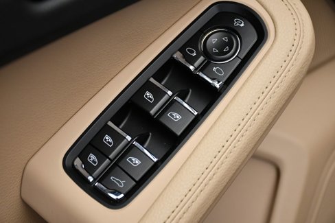 Used 2023 Porsche Macan Turbo image 38