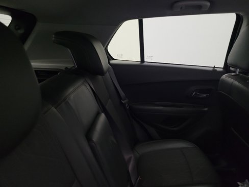Used 2020 Chevrolet Trax LT w/ LT Convenience Package image 19