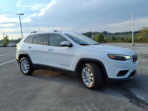 Certified 2019 Jeep Cherokee Latitude w/ Cold Weather Group image 21