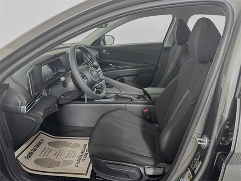 New 2025 Hyundai Elantra SE image 28