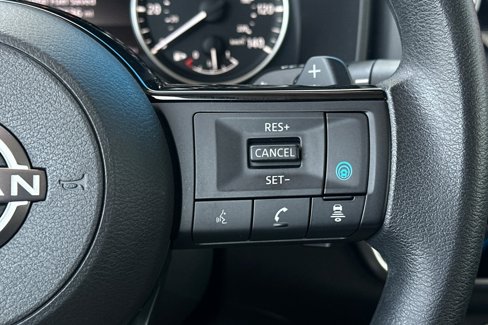 Used 2023 Nissan Rogue SV image 32