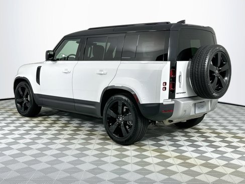 Used 2025 Land Rover Defender 110 S image 7