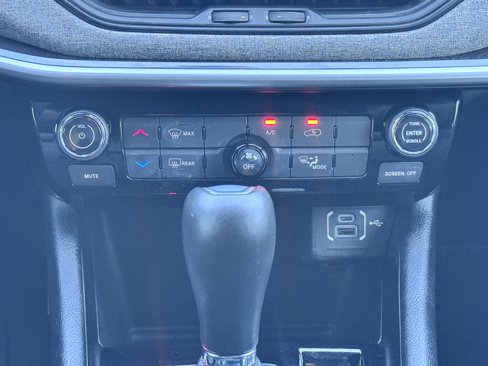 Used 2024 Jeep Compass Latitude image 19