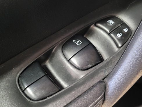 Used 2018 Nissan Rogue SV image 27
