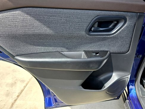 Used 2023 Nissan Rogue S image 16