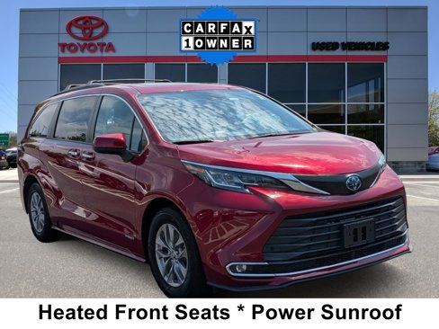 Certified 2021 Toyota Sienna XLE image 1