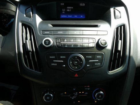 Used 2017 Ford Focus SE image 25