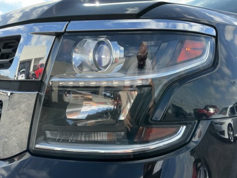 Used 2017 Chevrolet Suburban LT image 10