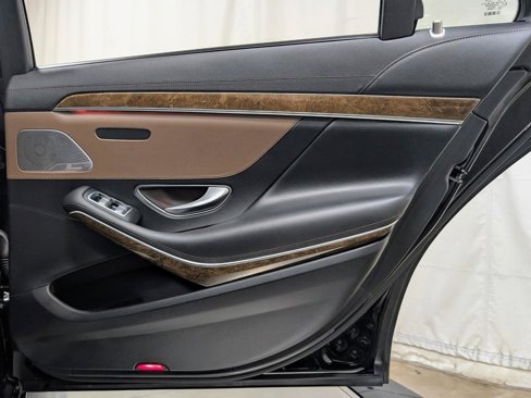 Used 2014 Mercedes-Benz S 550 Sedan image 25