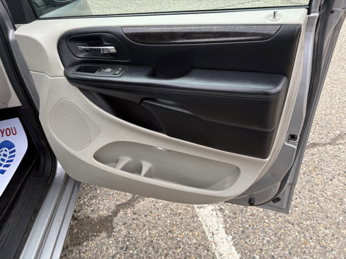 Used 2012 Dodge Grand Caravan SXT image 29