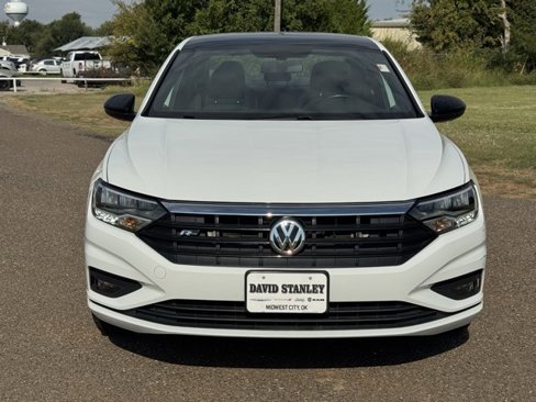 Used 2019 Volkswagen Jetta R-Line image 2