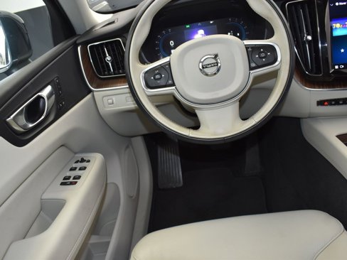 Used 2022 Volvo XC60 B5 Momentum w/ Climate Package image 29