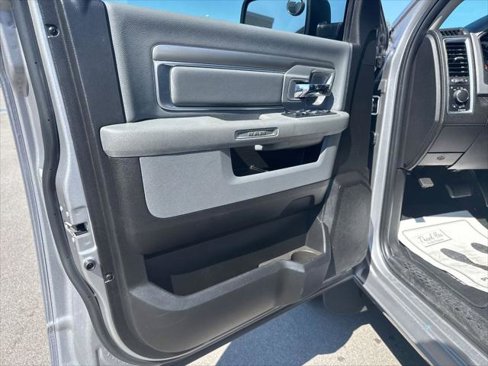 Used 2019 RAM 1500 Classic SLT image 14