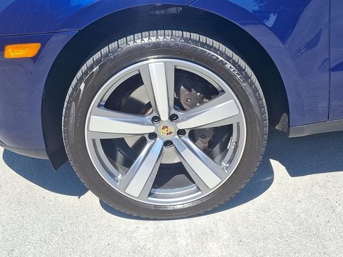 Certified 2024 Porsche Macan Turbo image 10