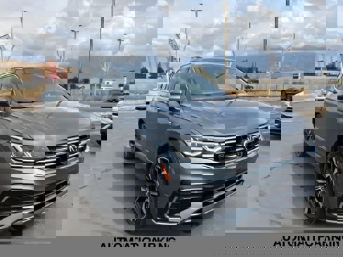 Used 2022 Volkswagen Tiguan SEL R-Line image 2