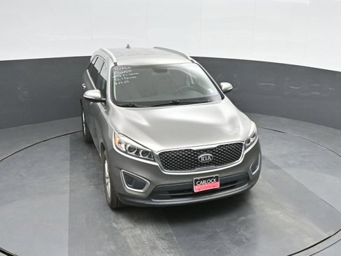 Used 2018 Kia Sorento LX image 32