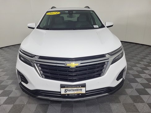 Used 2024 Chevrolet Equinox LT image 2