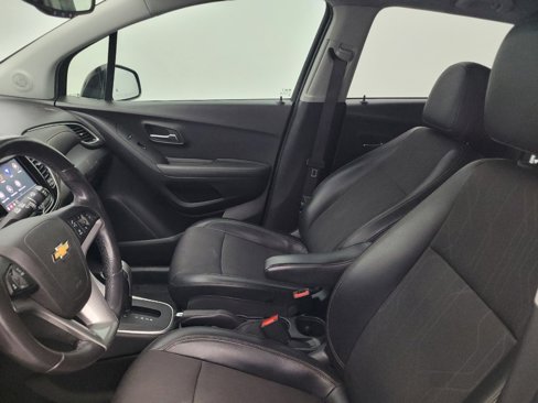 Used 2020 Chevrolet Trax LT w/ LT Convenience Package image 17