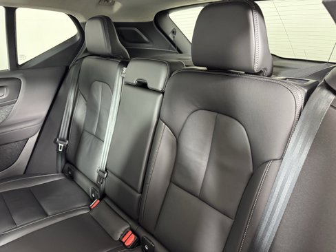 Certified 2024 Volvo XC40 B5 Plus image 13