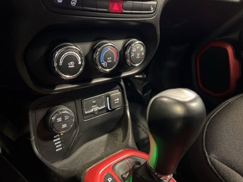 Used 2017 Jeep Renegade Trailhawk image 21