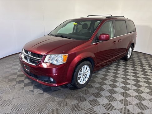 Used 2019 Dodge Grand Caravan SXT image 3