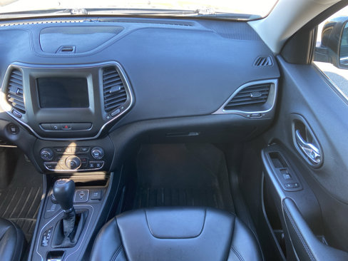 Used 2020 Jeep Cherokee Latitude Plus image 26