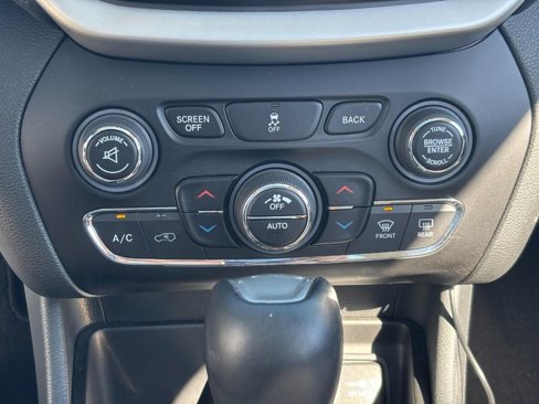 Used 2015 Jeep Cherokee Limited image 26
