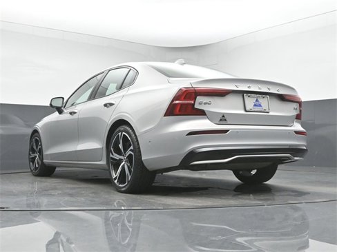 Used 2024 Volvo S60 B5 Plus image 40